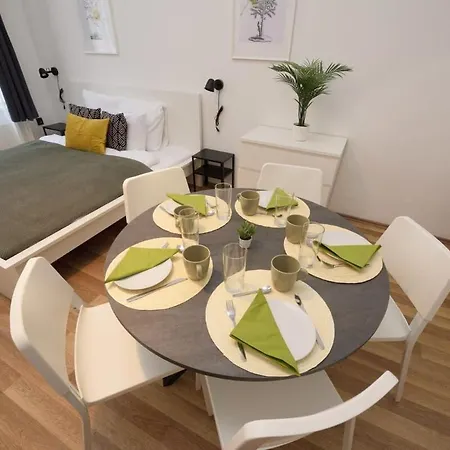 Spacious Basic Home In The City Center Budapest Exterior photo